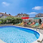Appartamento Nika-7 By Interhome